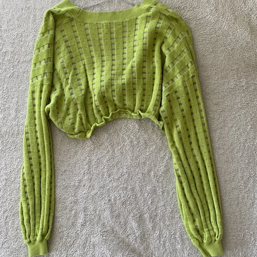 🌸Urban Outfitters | Tie Front Crop Top - Picture 3 of 4